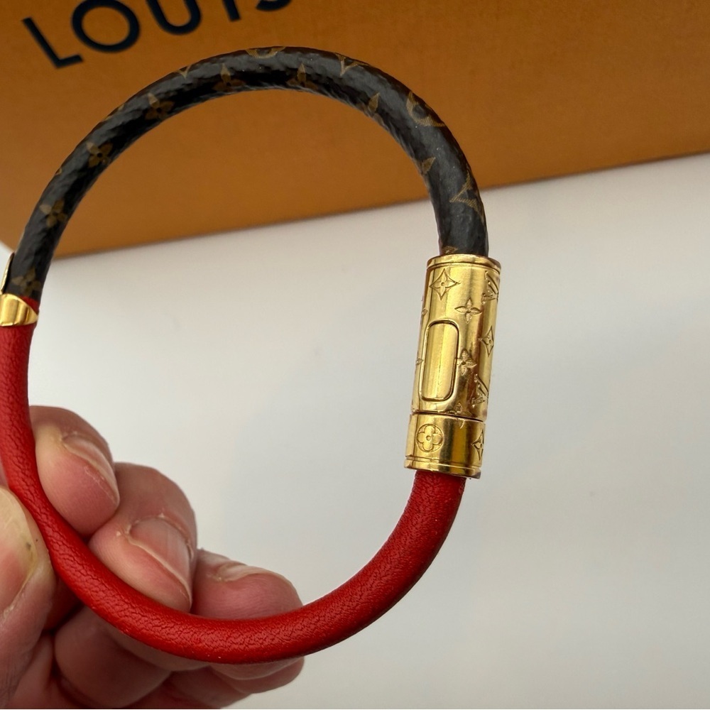 Louis Vuitton Daily Confidential bracelet - Picture 13 of 16